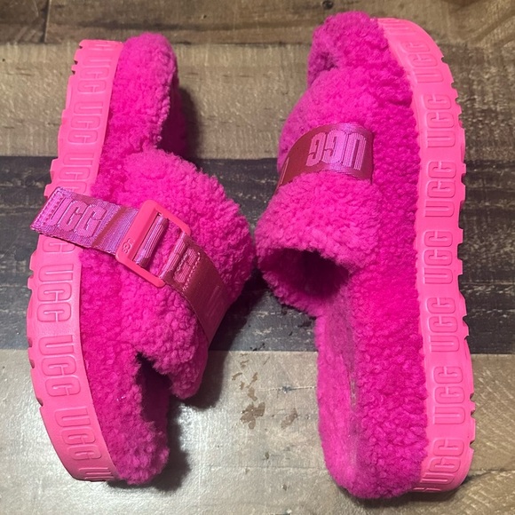UGG Fluffita Slide Sandals - Picture 6 of 7